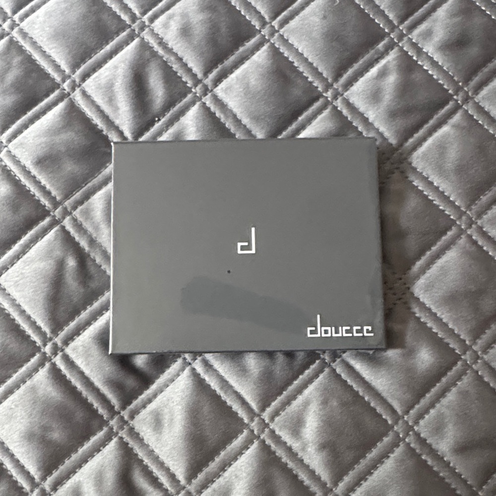 Douce  Makeup Palette Neutral Tones NIP